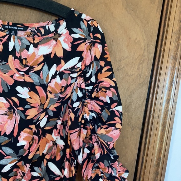 Zac & Rachel rouched sleeve floral top size PL - Picture 11 of 17